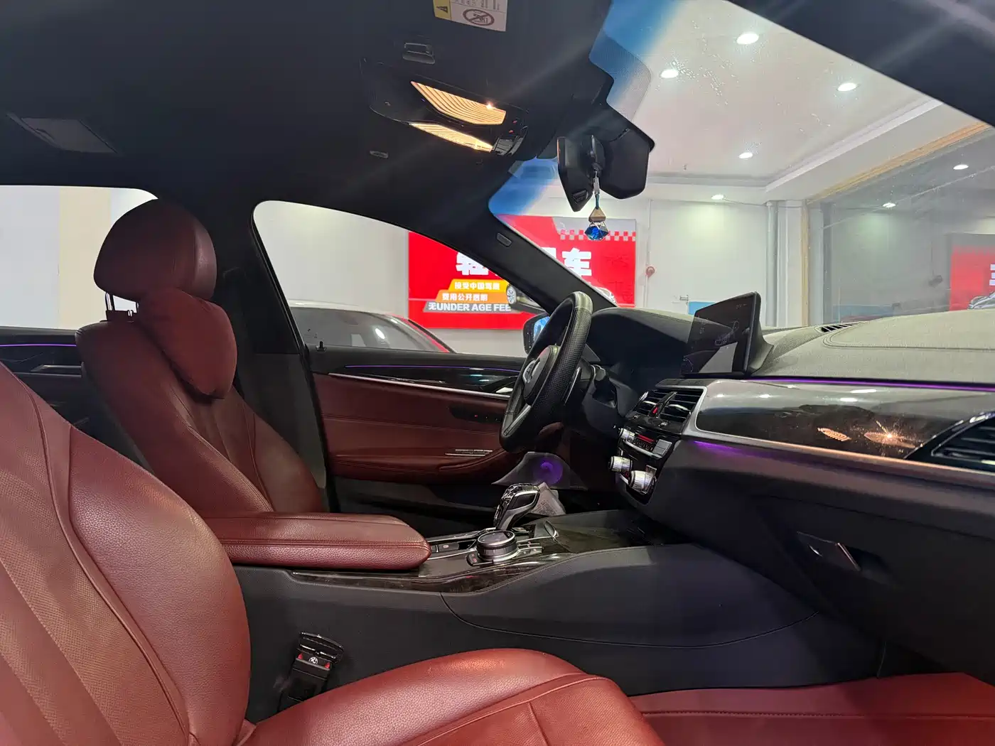 BMW 5 Series 2019 530Li Premium M Sport Package фото 10