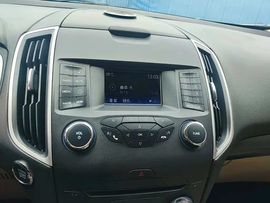 Photo 13 - Ford Edge