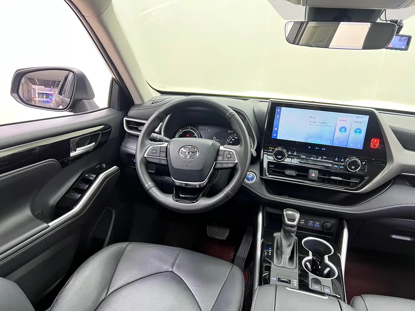 Toyota Highlander 2022 Model Dual Engine 2.5L 4WD Premium Edition 7-Seater фото 12