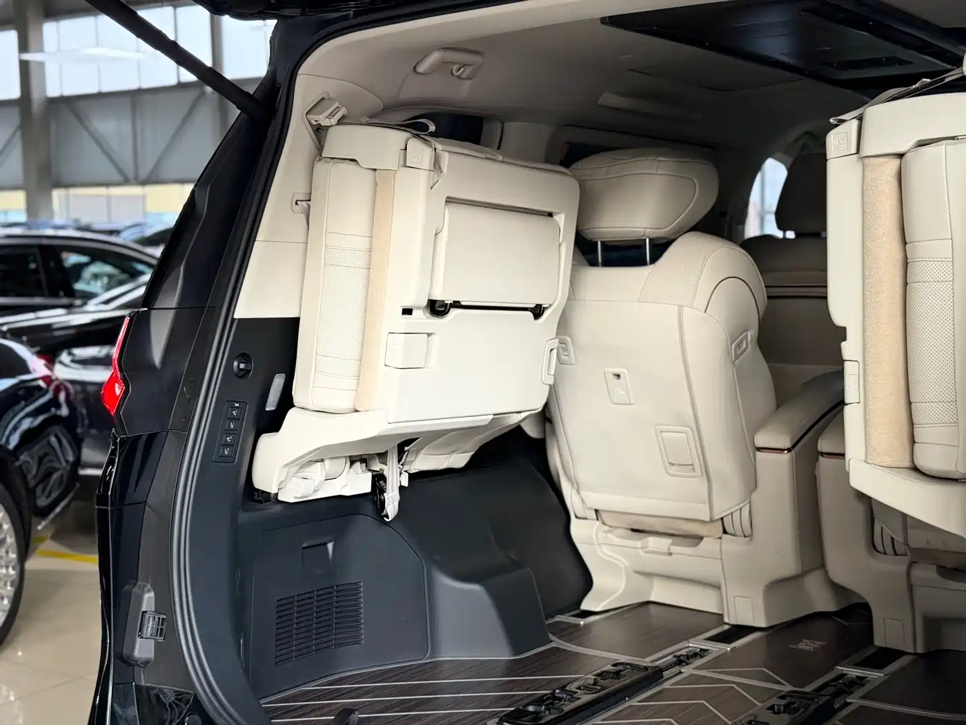 Lexus LM 2025 2023 500h 6-Seater Prestige Edition