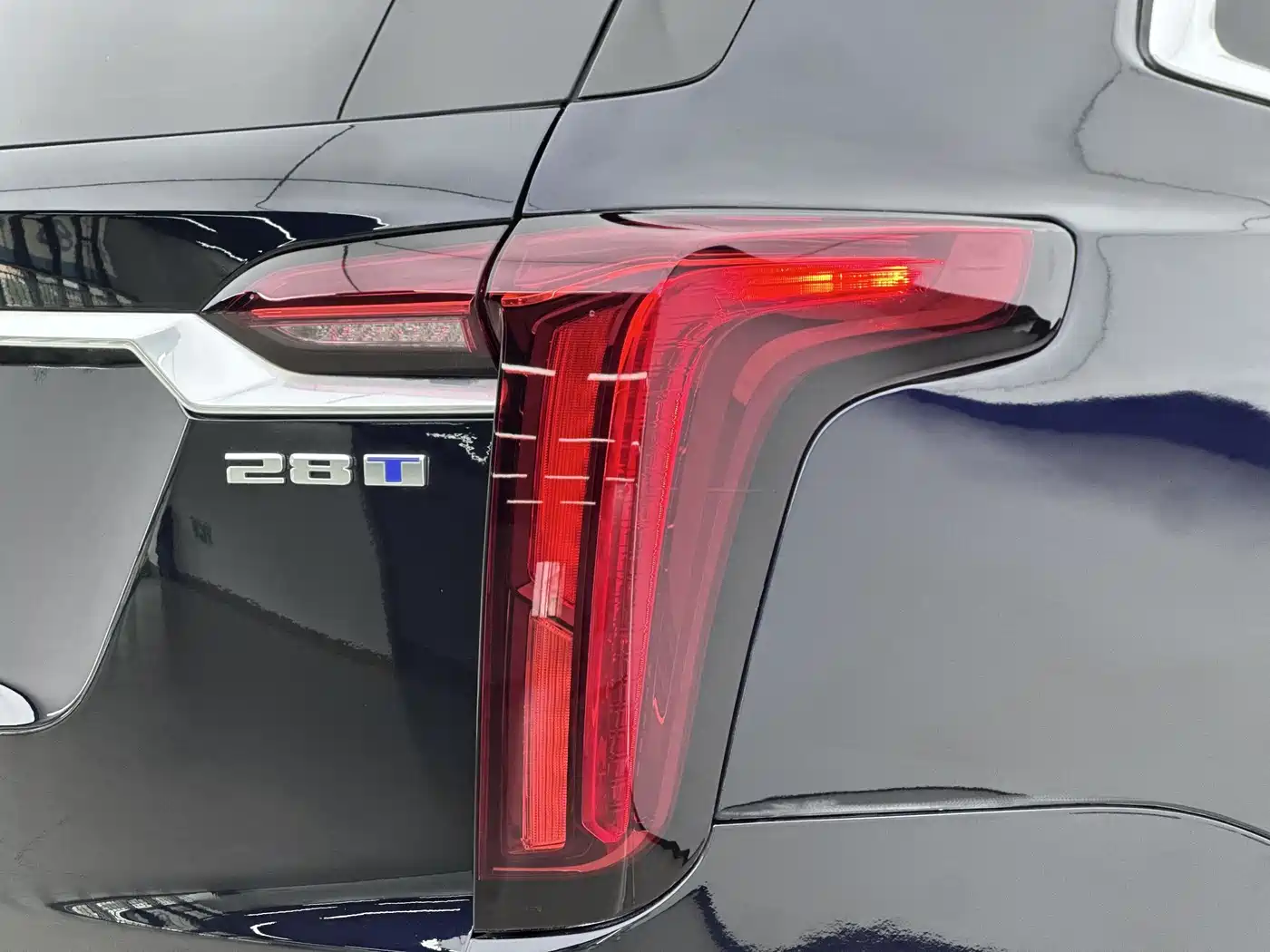 CADILLAC XT6