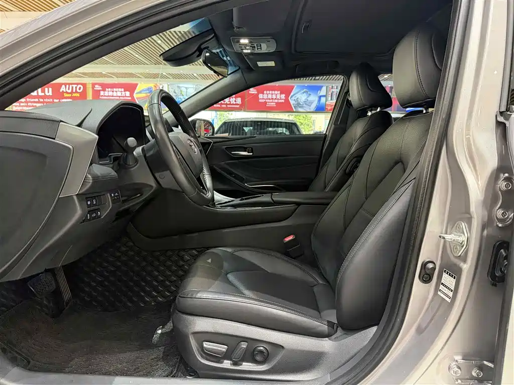 Toyota Avalon 2023 2.0L XLE Premium Edition фото 10