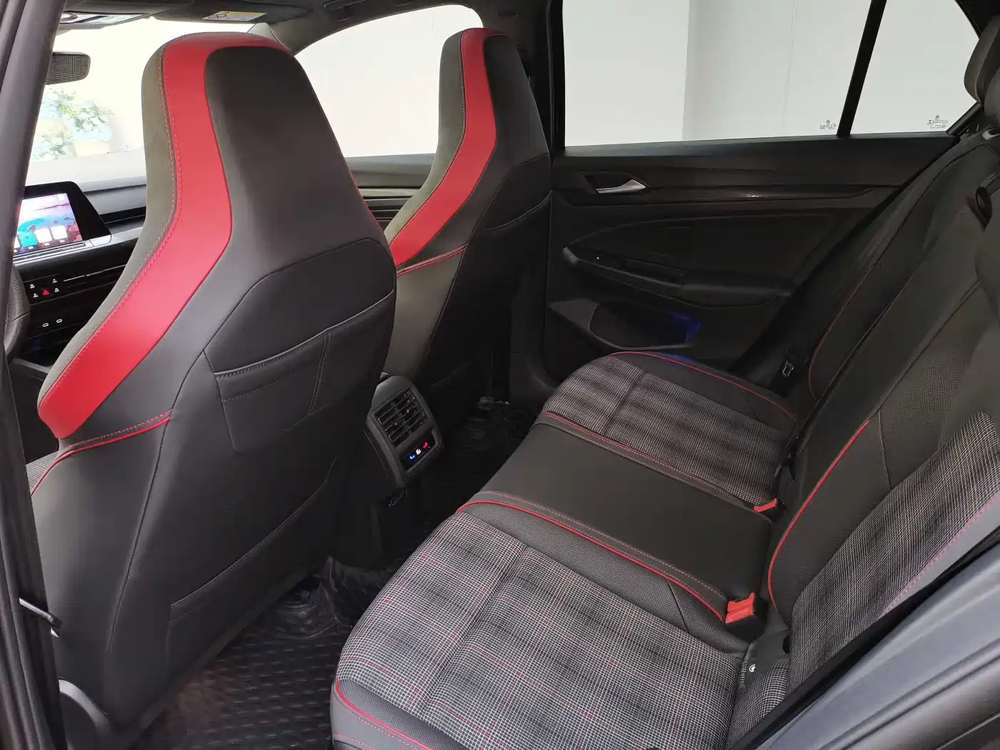 Volkswagen Golf GTI 2021 380TSI DSG GTI фото 8