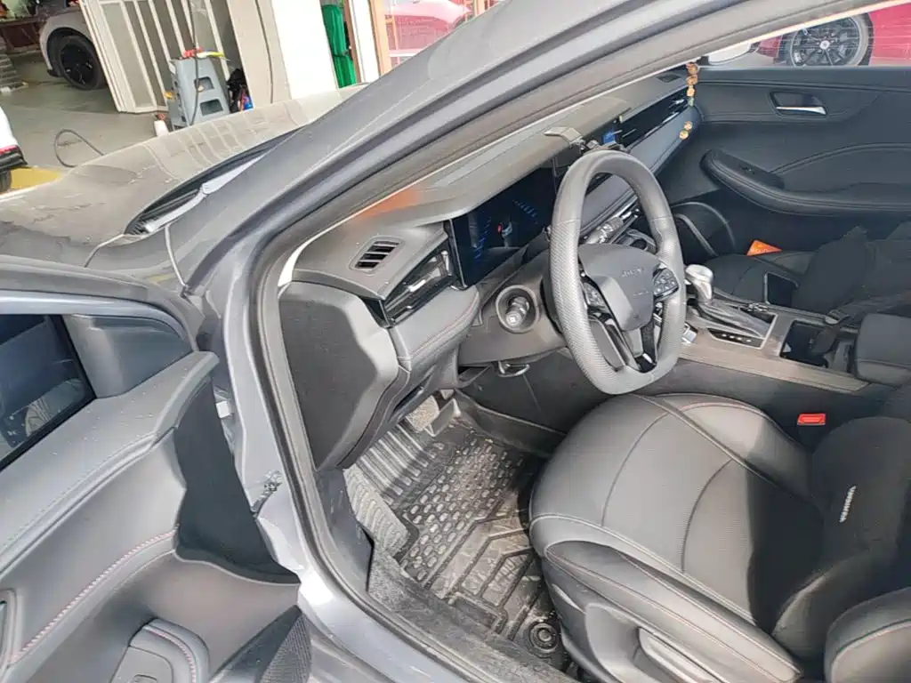 Фото 16 - Roewe i5