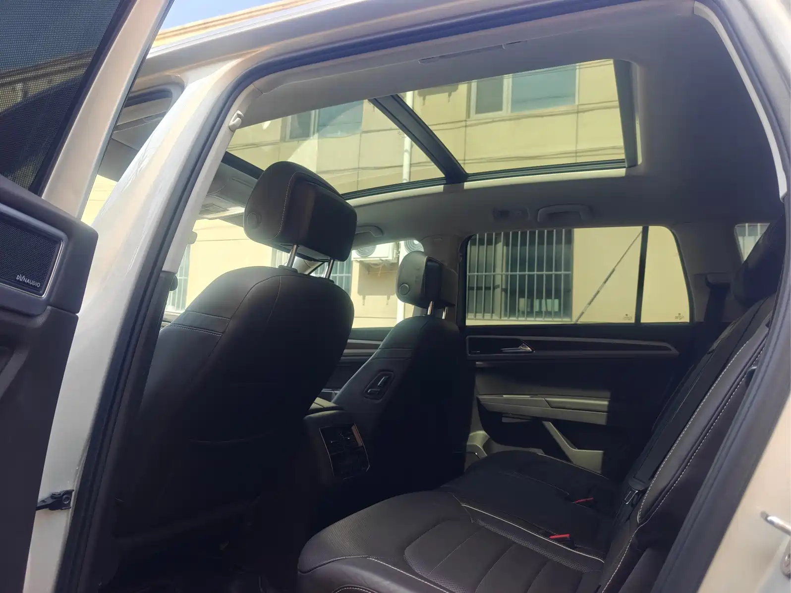 Photo 9 - Volkswagen Teramont