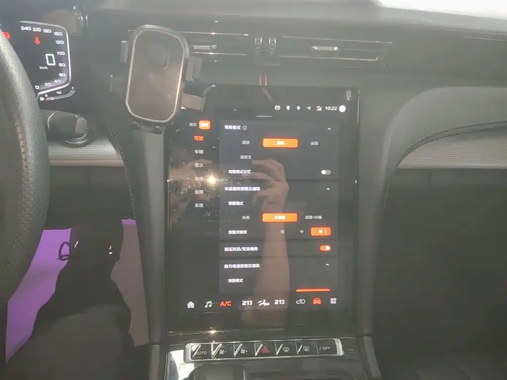 Hongqi H5 2023 2.0T Auto Smart Connect Flag Enjoy фото 13