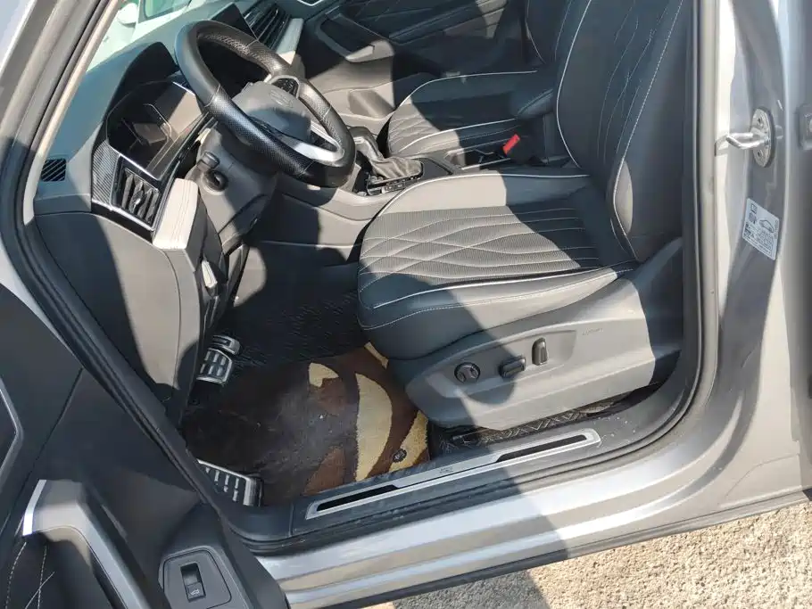 Фото 9 - Volkswagen Tiguan L