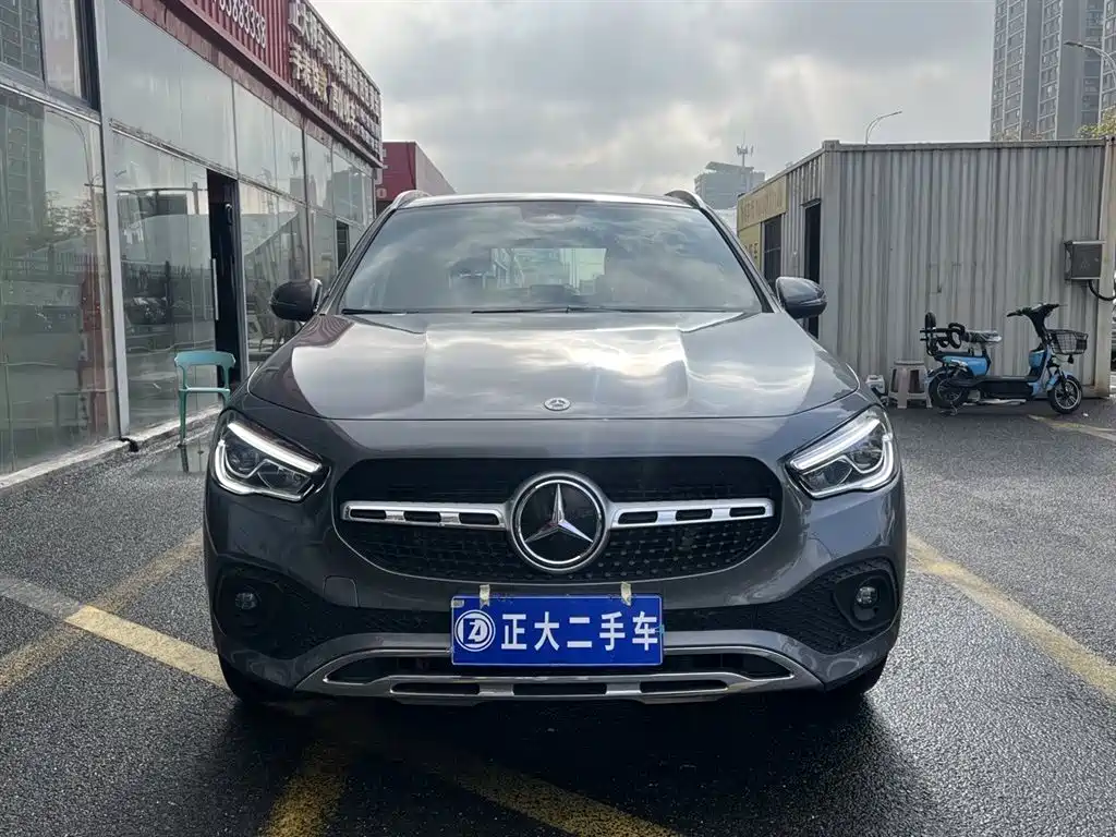 MERCEDES-BENZ GLA