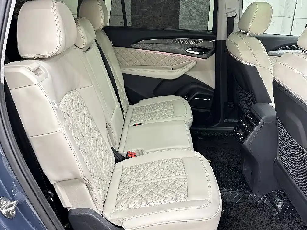 Audi Q6 2022 2023 45 TFSI quattro Uniform Cloud Yulin Package