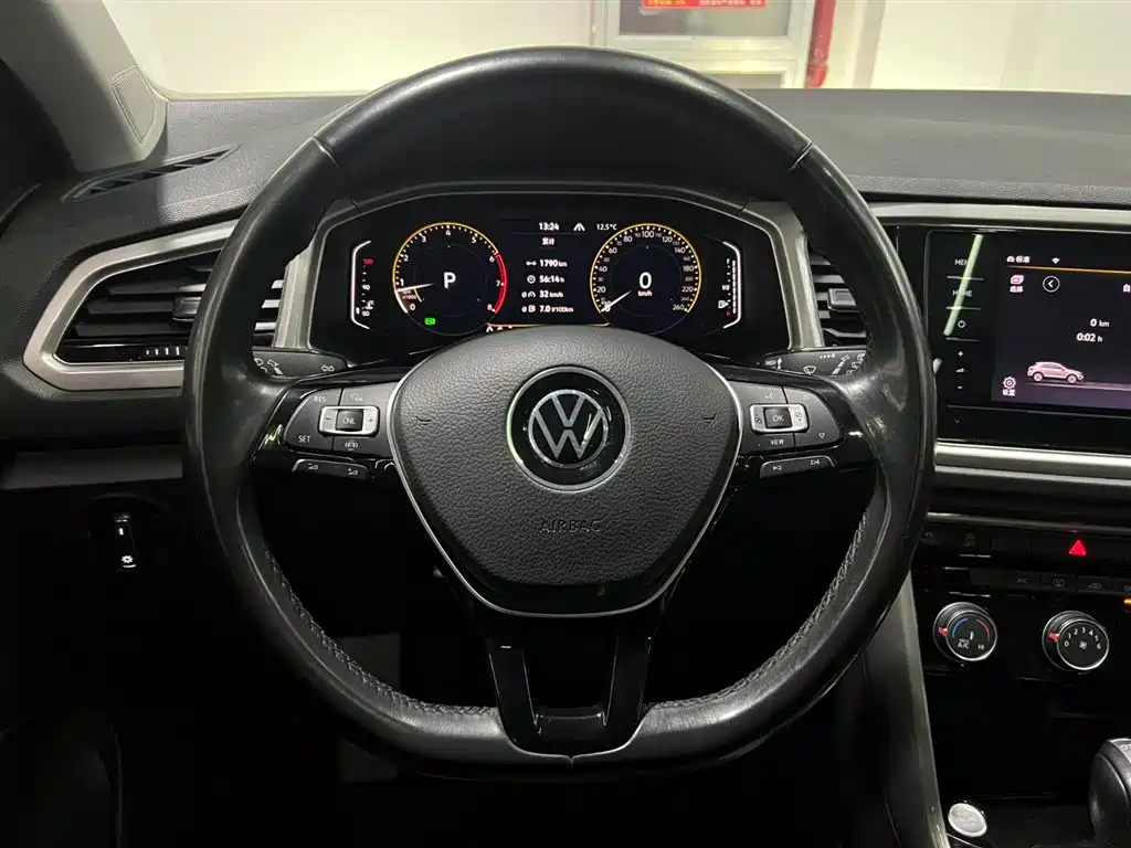 VOLKSWAGEN T ROC EXPLORING SONGS