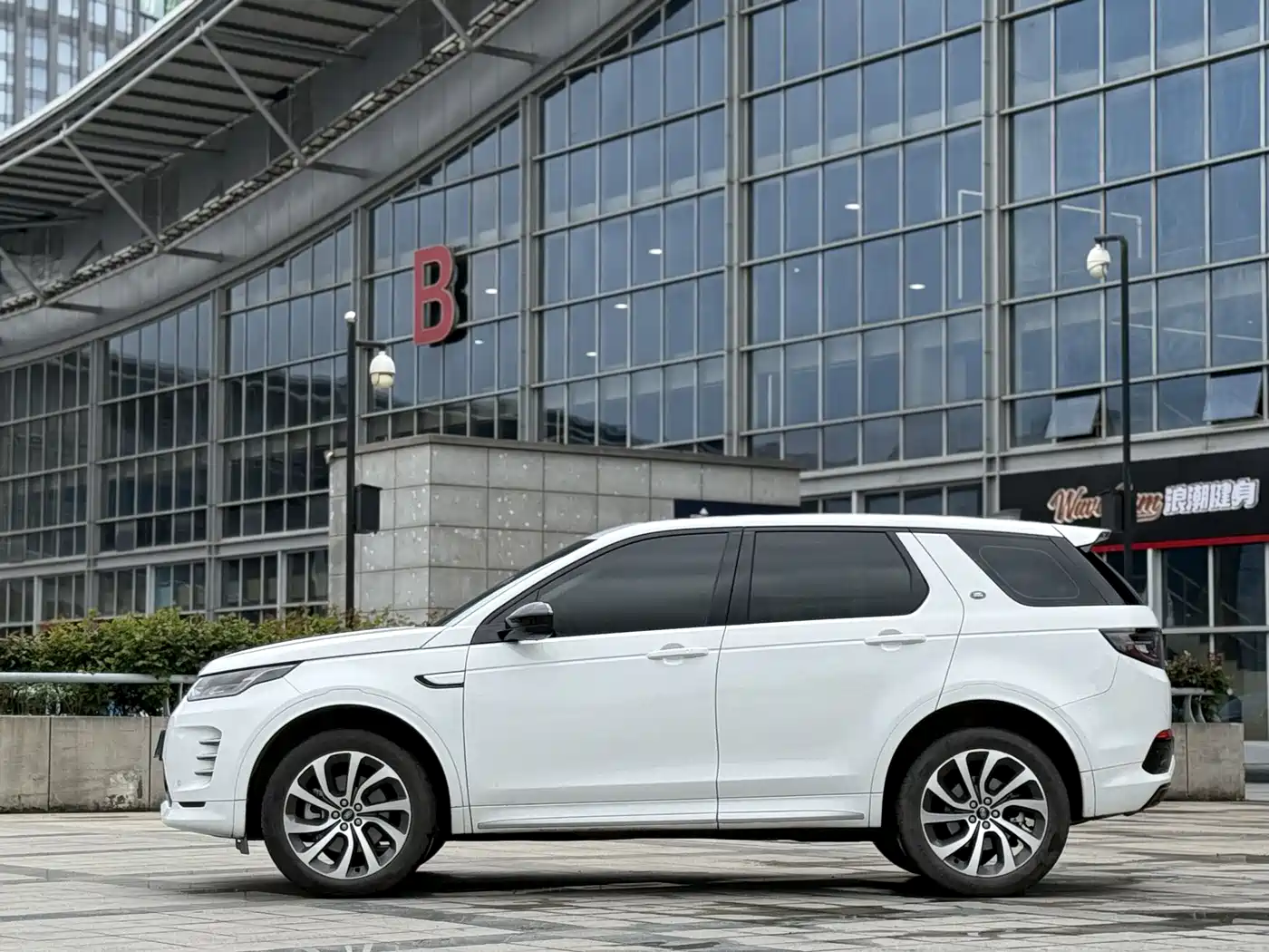 LAND ROVER DISCOVER SPORTS