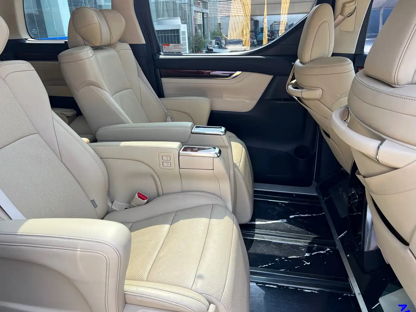 Toyota Alphard 2015 3.5L Luxury Edition фото 11