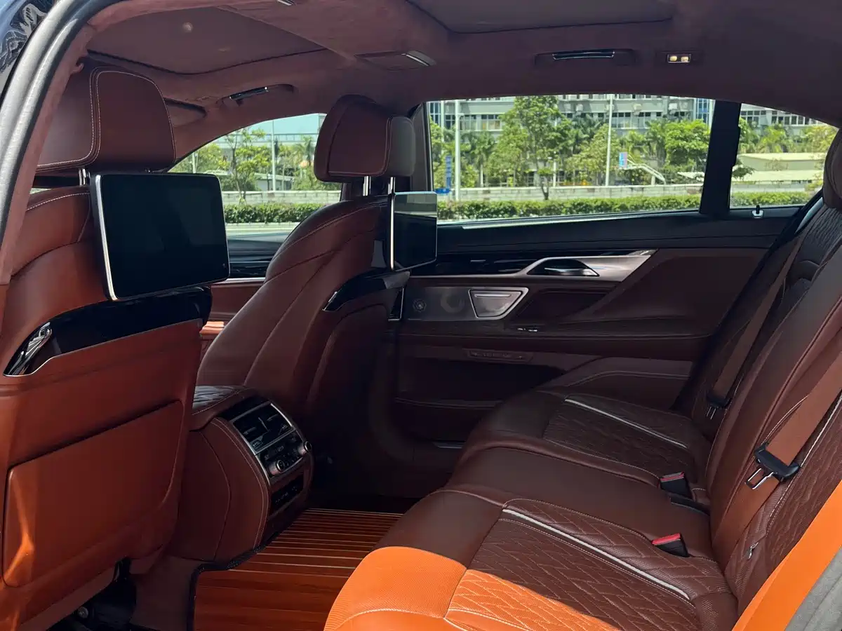 BMW 7 Series 2019 740Li xDrive Executive M Sport Package фото 7