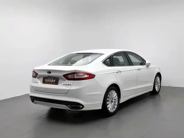 Ford Mondeo 2013 2.0L GTDi200 Luxury — фото 2