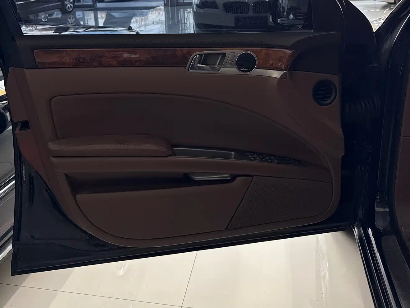 Volkswagen Phaeton 2012 3.0L Executive фото 13