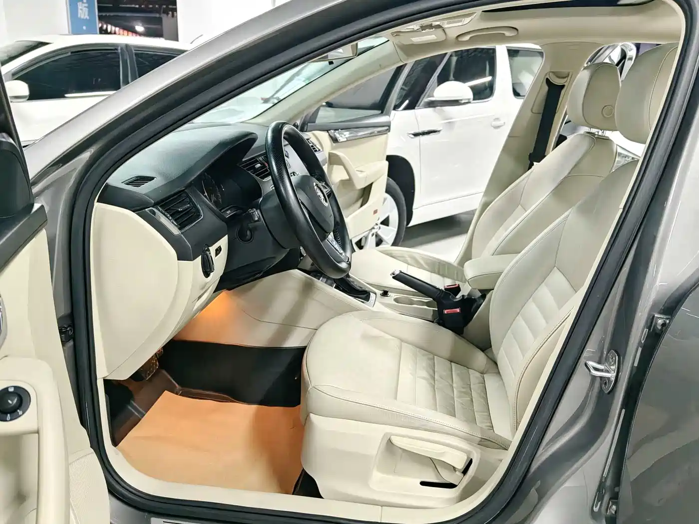 Škoda Octavia 2016 1.6L Automatic Smart Edition фото 5
