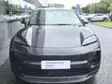 Фото 2 - Porsche Macan EV