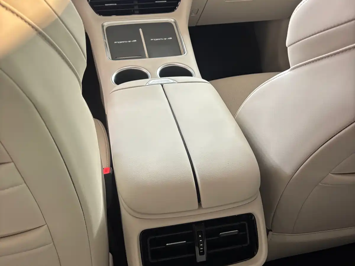 Dongfeng Fengxing Stellar S7 2024 2024 555 Luxury Edition
