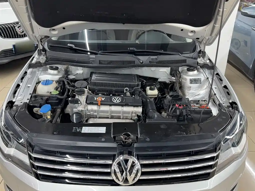 Volkswagen Bora 2014 1.6L Automatic Comfort Edition фото 11