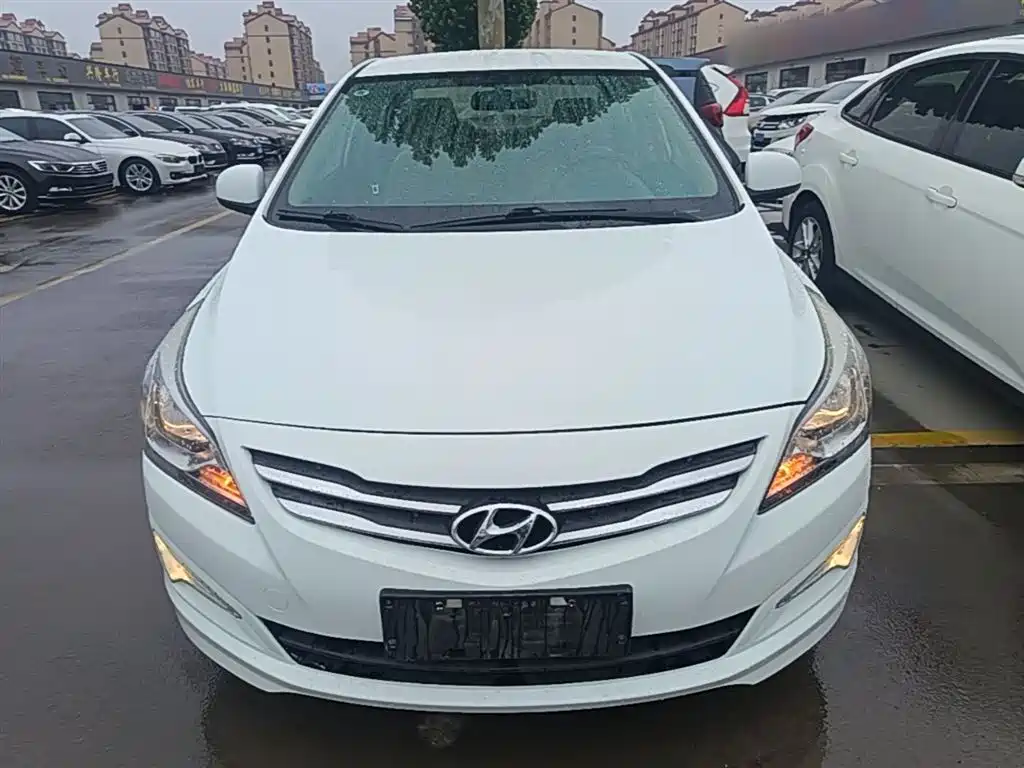 Hyundai Verna 2014 1.4L Manual Smart GLS фото 3