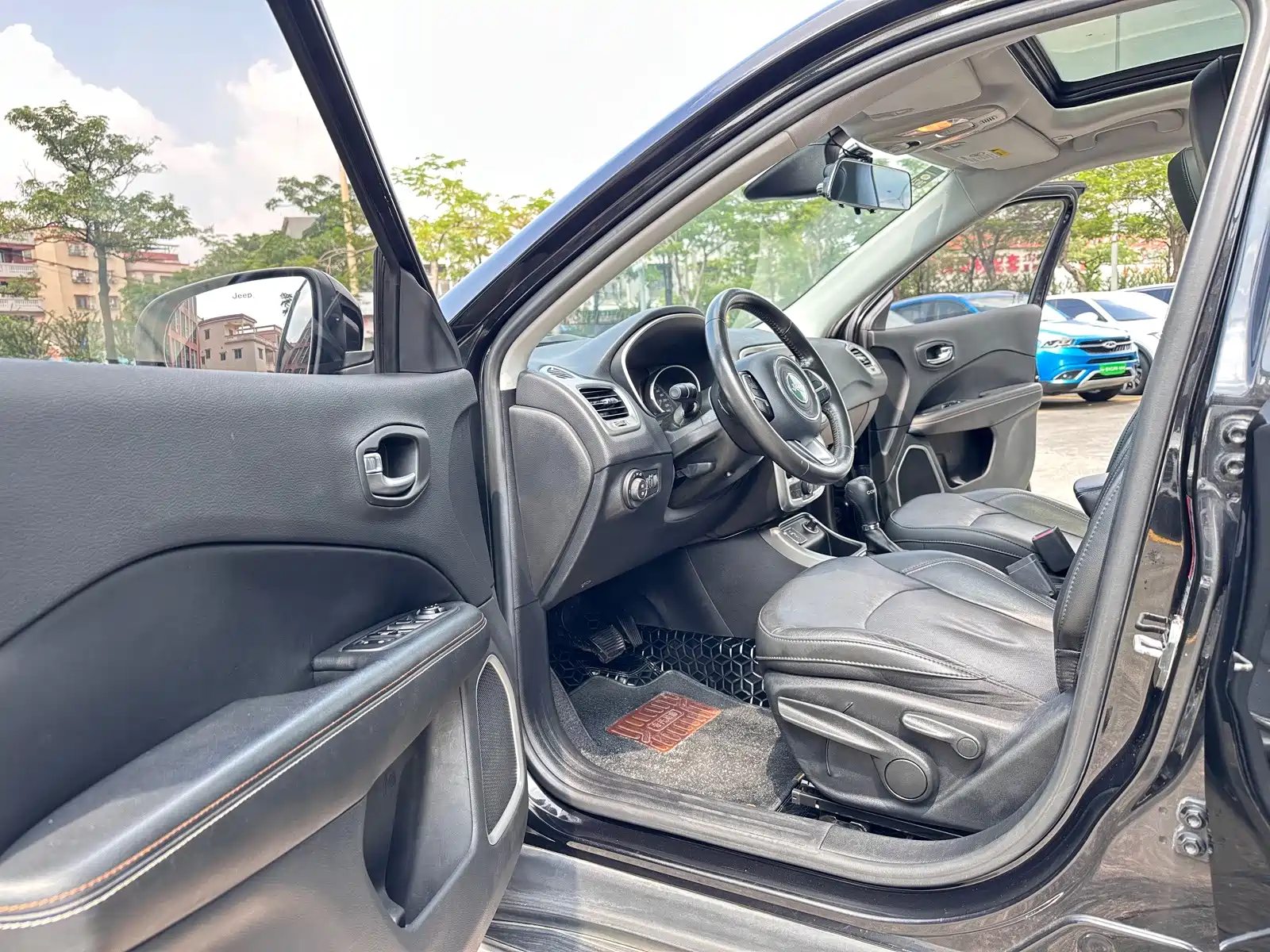 Фото 10 - Jeep Compass