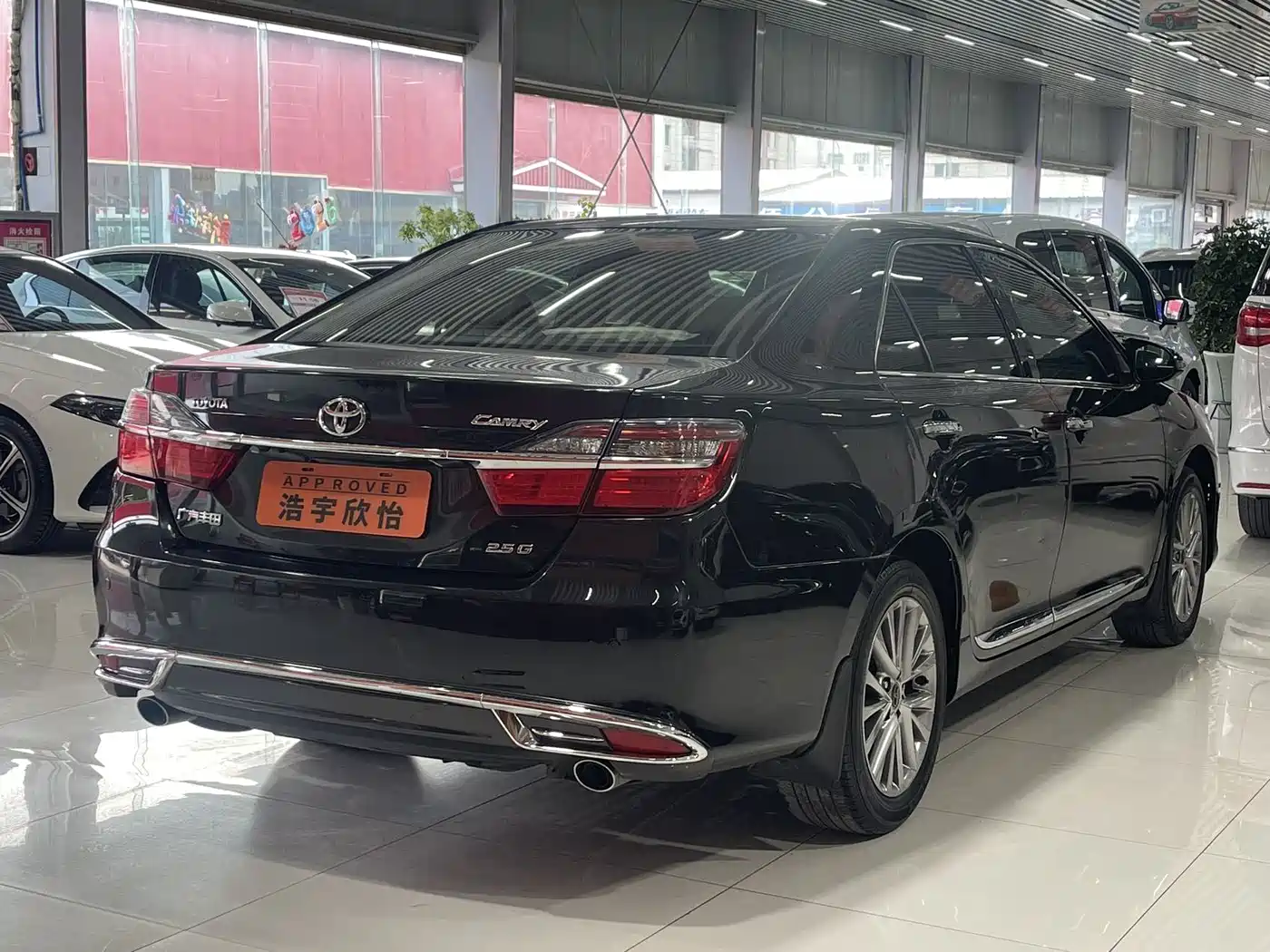 Toyota Camry 2016 2.5G 10th Anniversary Luxury Navigation Edition фото 6