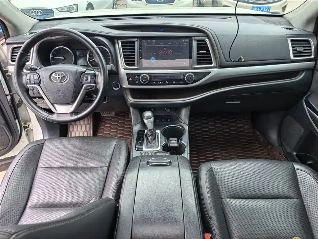 TOYOTA HIGHLANDER