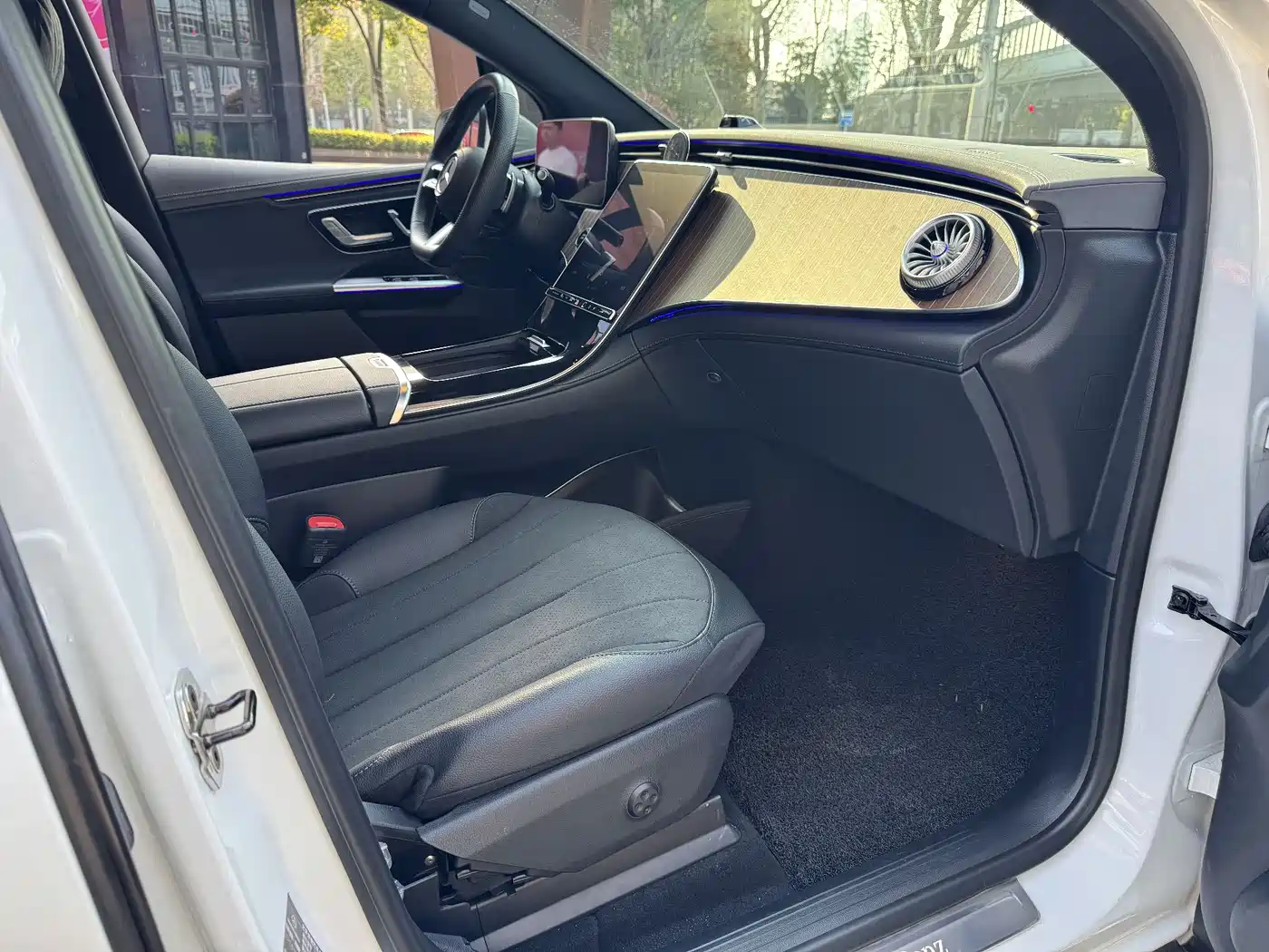 MERCEDES-BENZ EQE SUV