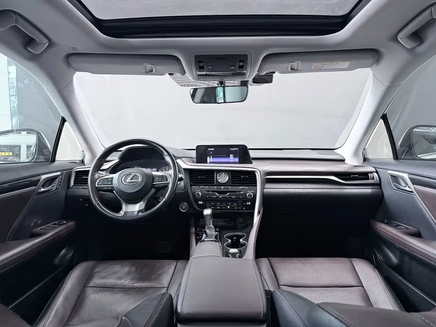 Фото 11 - Lexus RX