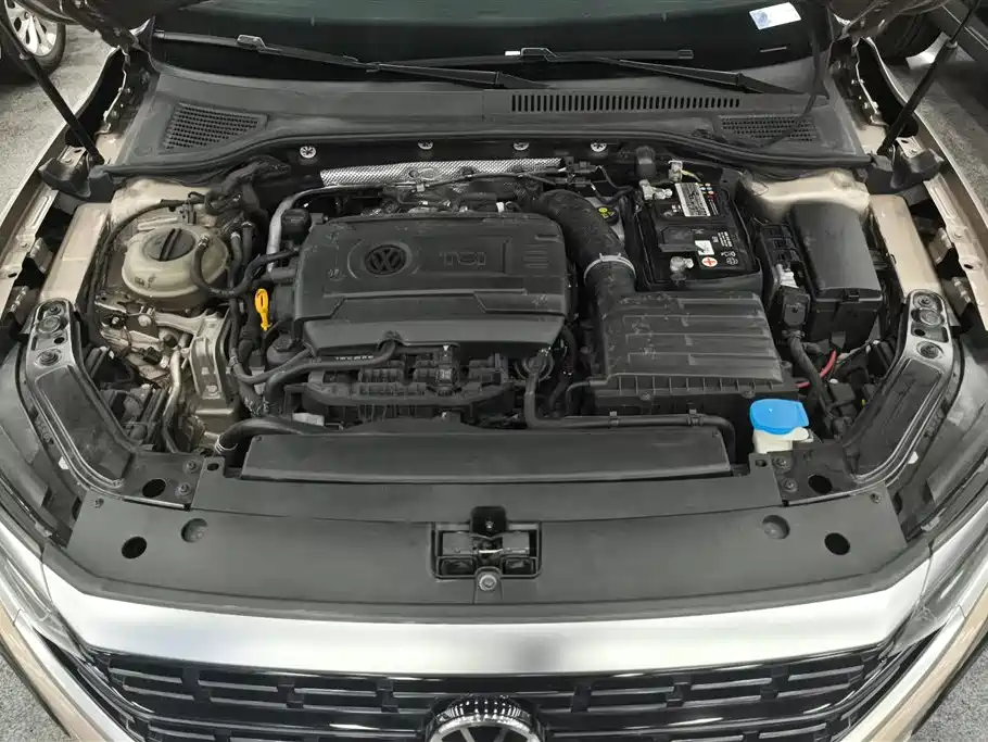 Volkswagen Passat 2022 380TSI Luxury Edition фото 10