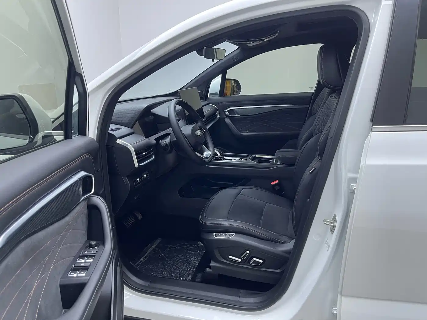 Geely Haoyue L 2024 2025 2.0T DCT Exclusive