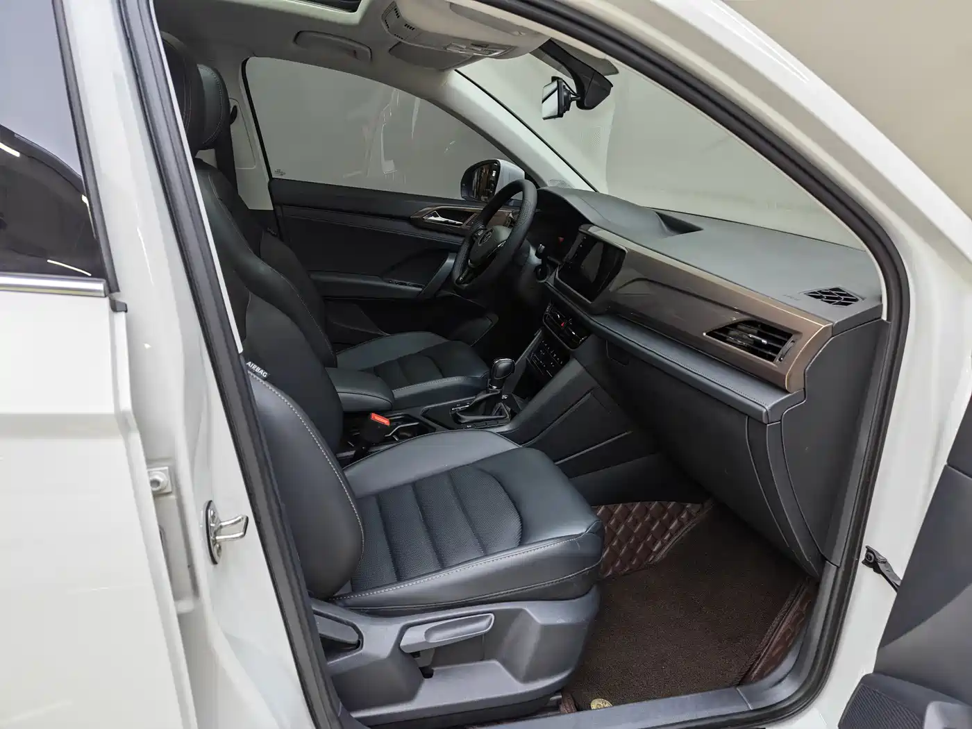 Volkswagen Tharu 2022 280TSI FWD Luxury Edition фото 8