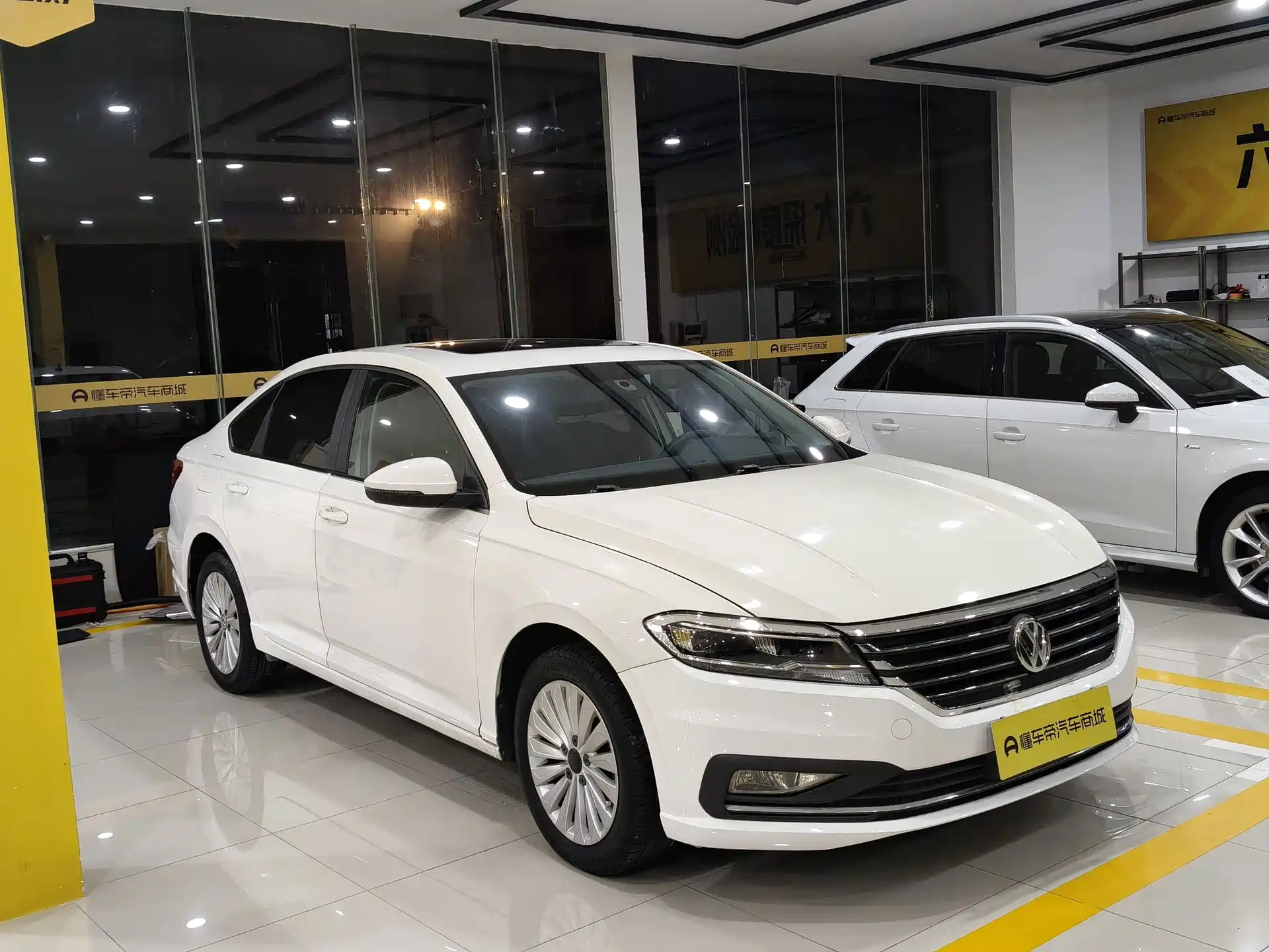 Photo 2 - Volkswagen Lavida