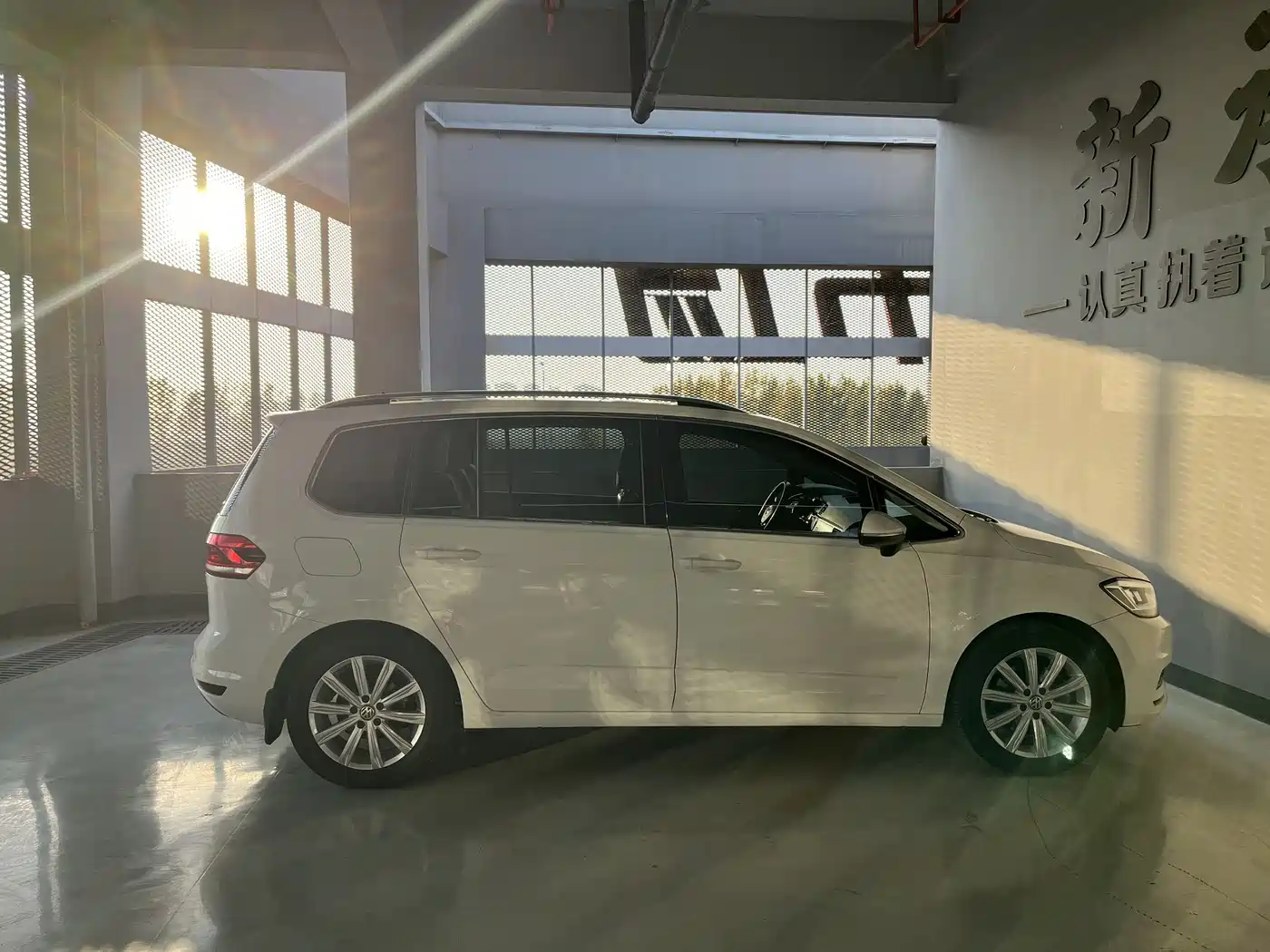 Volkswagen Touran 2018 Touran L 280TSI DSG Elegance 7-seater фото 12