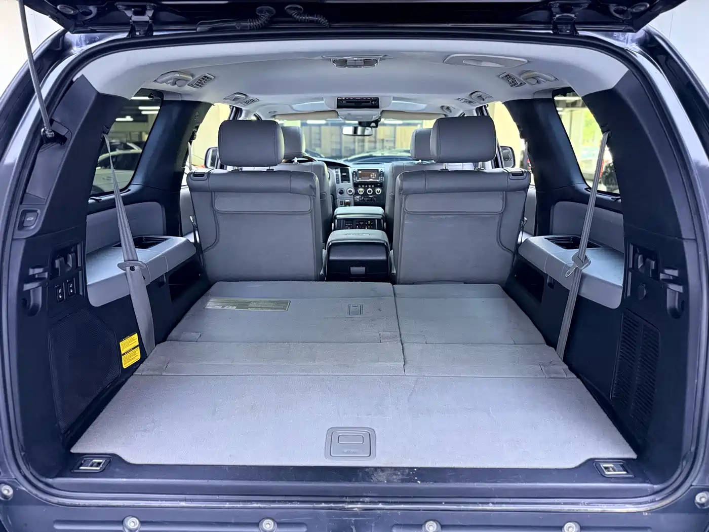 Toyota Sequoia 2010 5.7 Platinum Edition фото 18