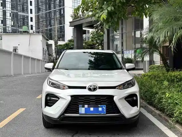 Toyota Wildlander 2020 2.0L CVT 2WD Premium — фото 2