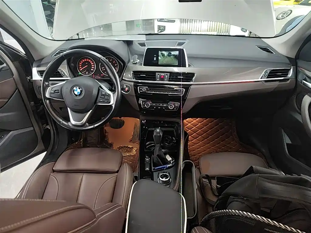 BMW X1 2018 xDrive20Li Premium Model фото 10