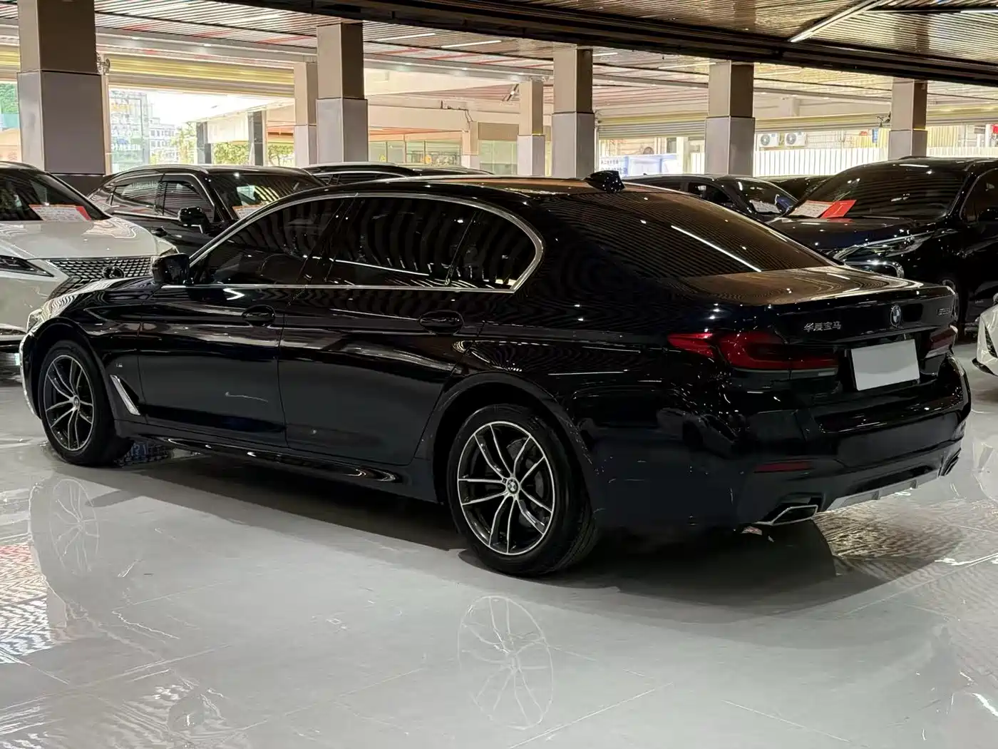BMW 5 Series 2022 525Li M Sport Package фото 3