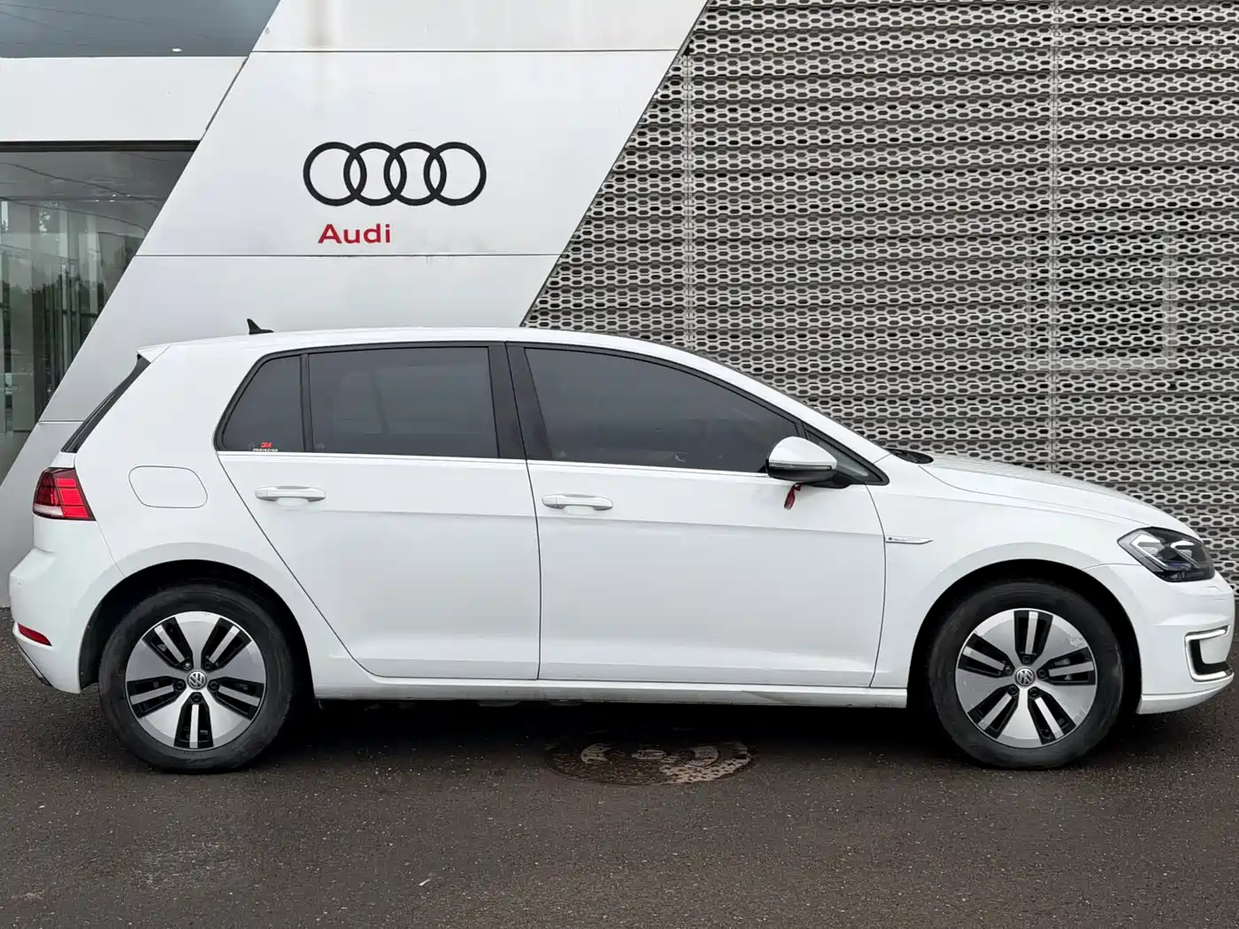 Volkswagen Golf Electric 2020 Chi фото 3
