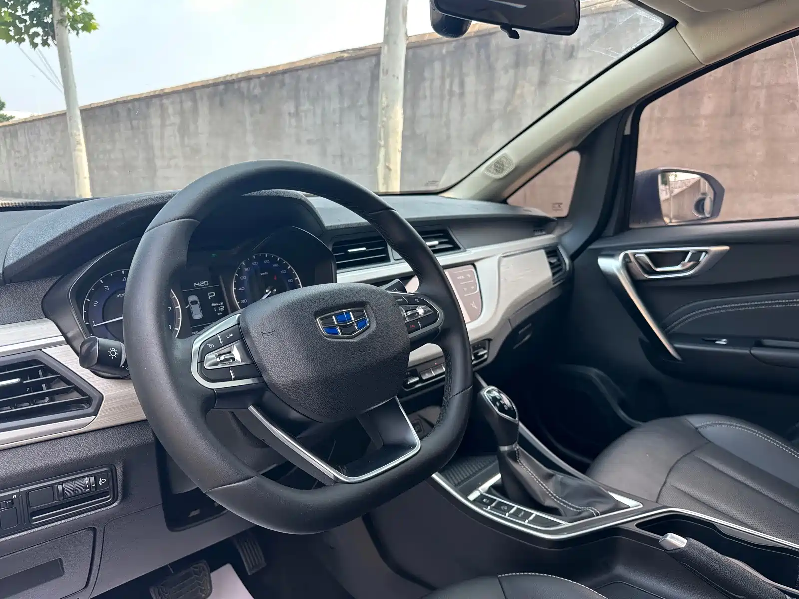 Фото 5 - Geely Vision X3
