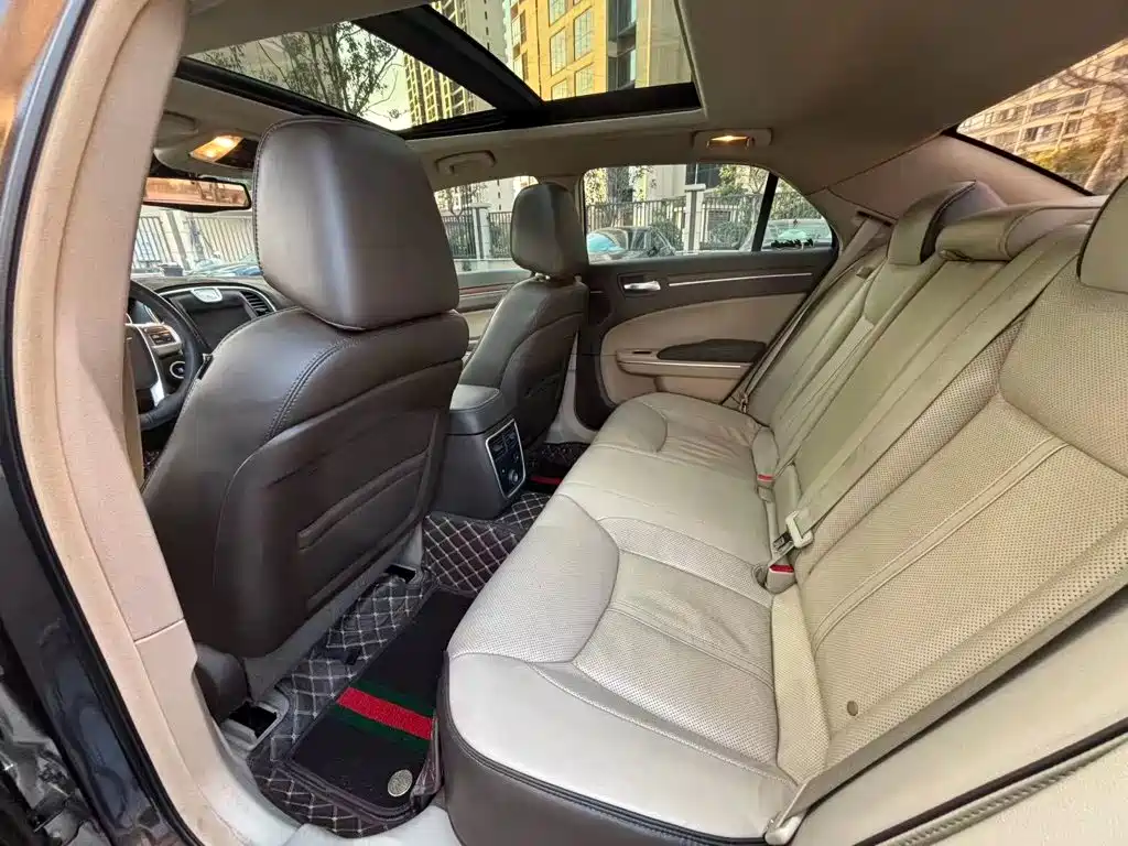 Chrysler 300C (Import) 2013 2013 3.6L Prestige Edition