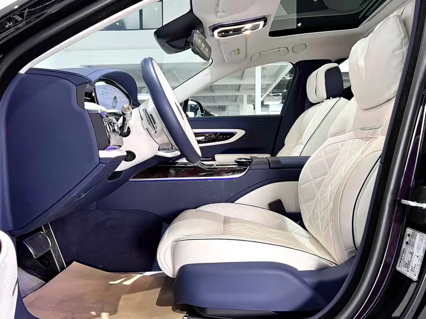 Hongqi Guoya 2024 4.0T V8 Version фото 21