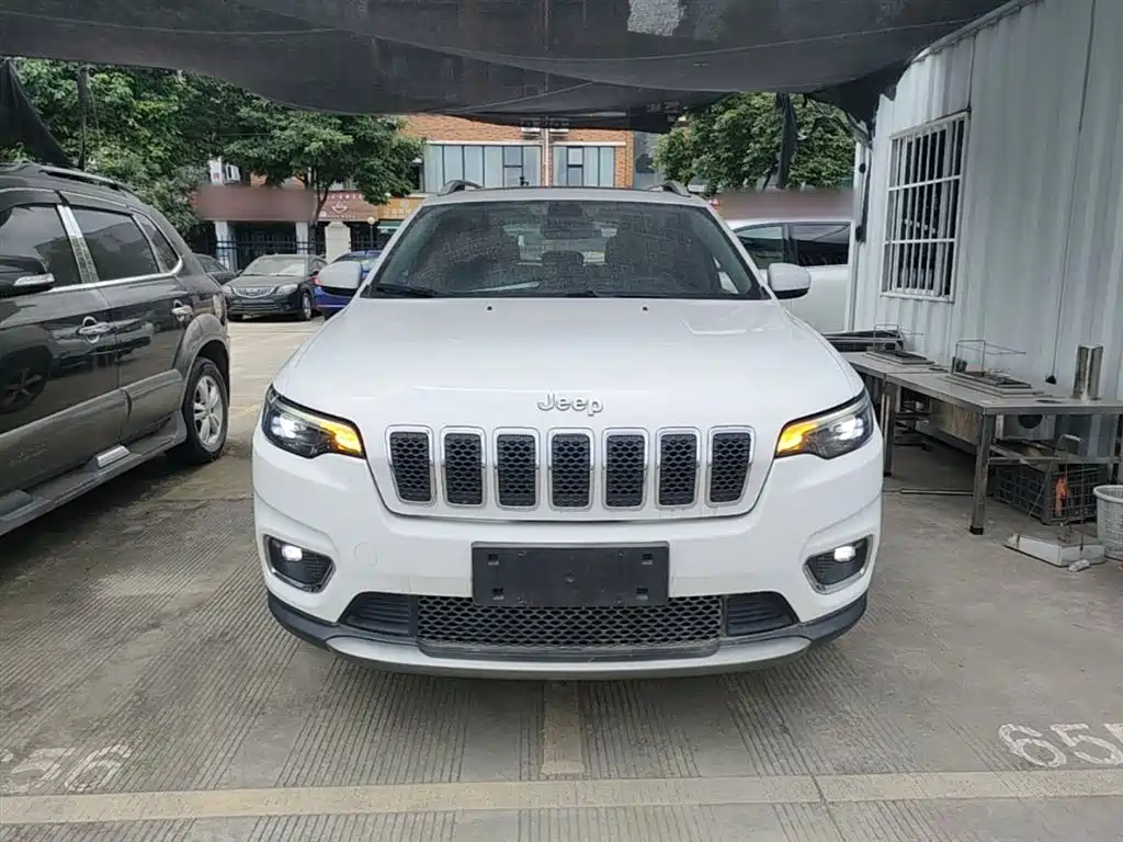 Фото 3 - Jeep Cherokee
