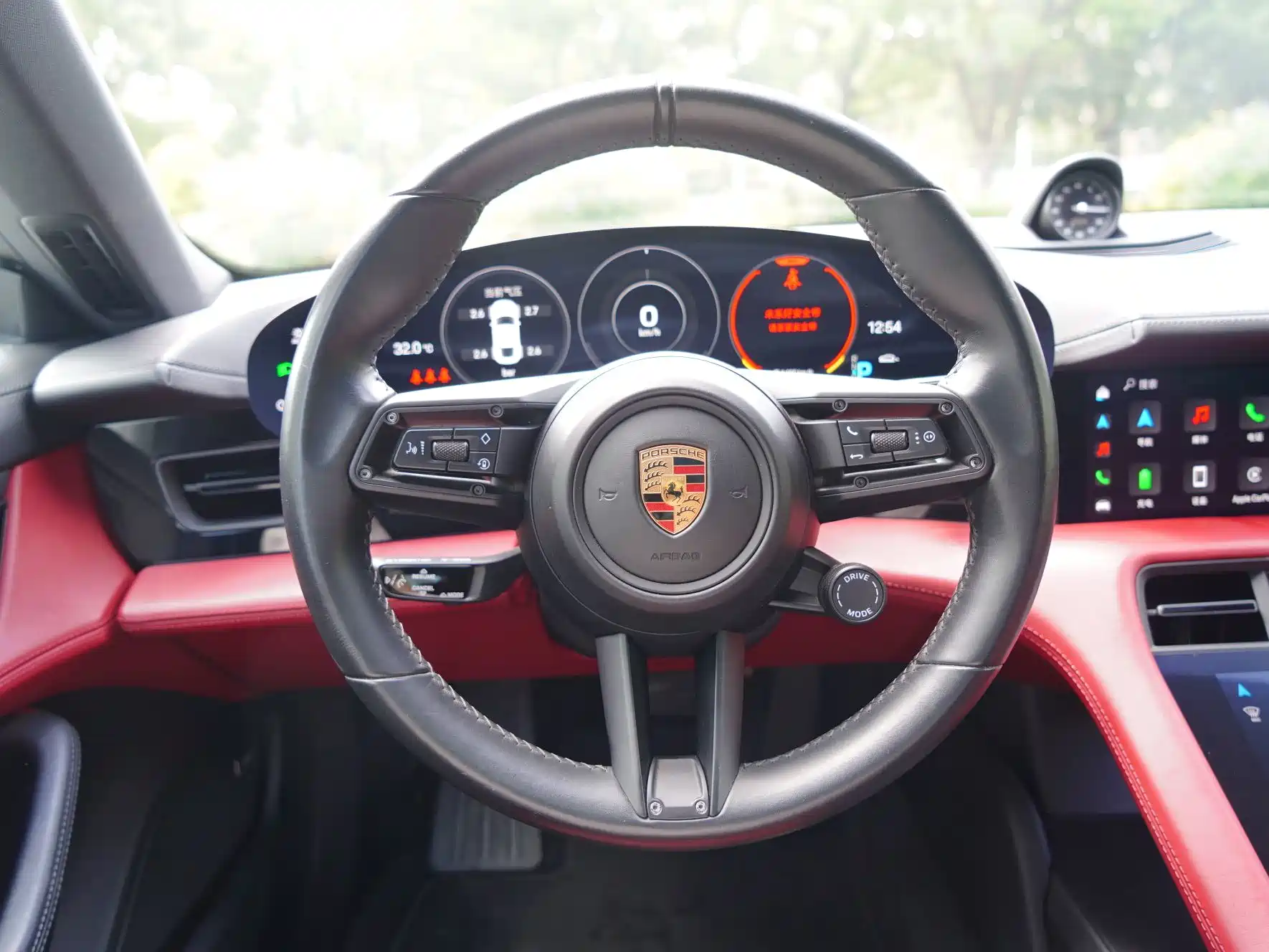 Photo 13 - Porsche Taycan