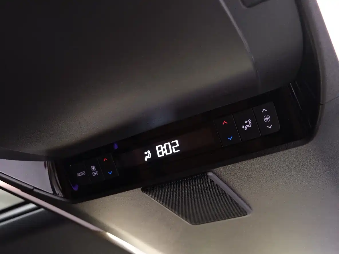 Toyota Vellfire 2025 Crown Hybrid 2.5L Ink Gold Executive Edition фото 11