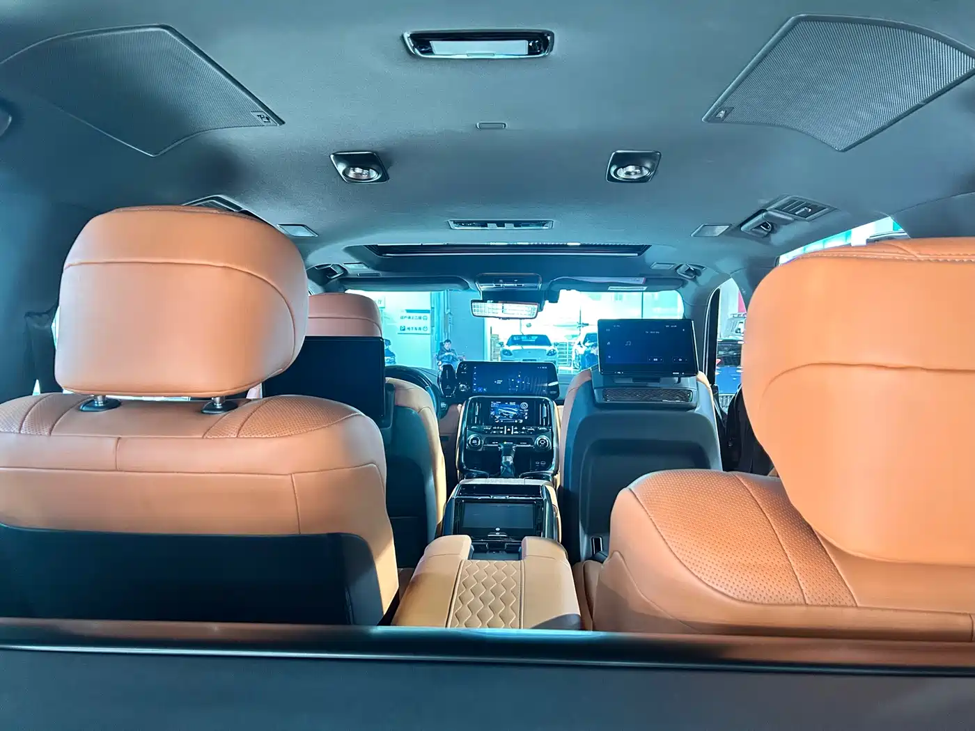 Lexus LX 2025 700h VIP World Edition фото 20