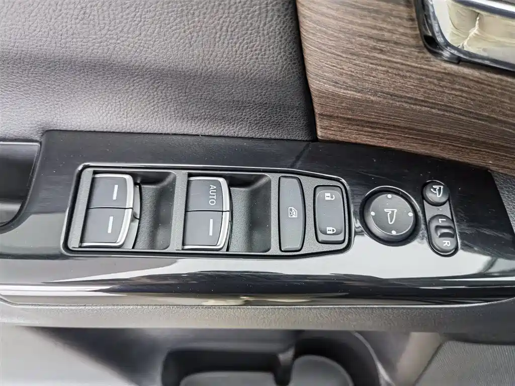 Honda Odyssey 2024 2.0L e:HEV Sharp·Comfort Edition фото 9