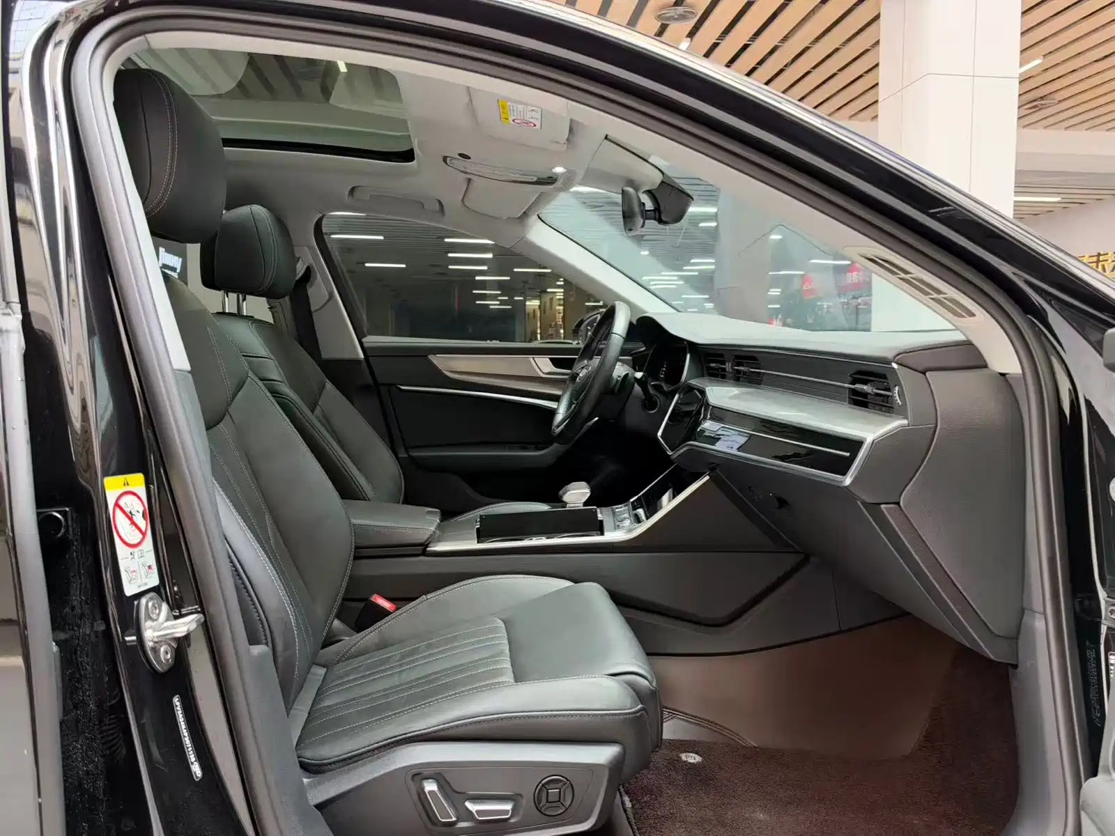 Фото 17 - Audi A6L
