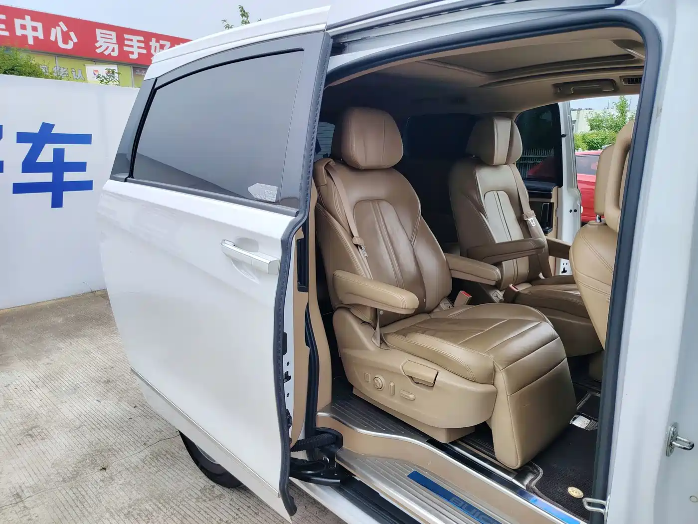 Buick GL8 2017 ES 28T Flagship China V фото 7