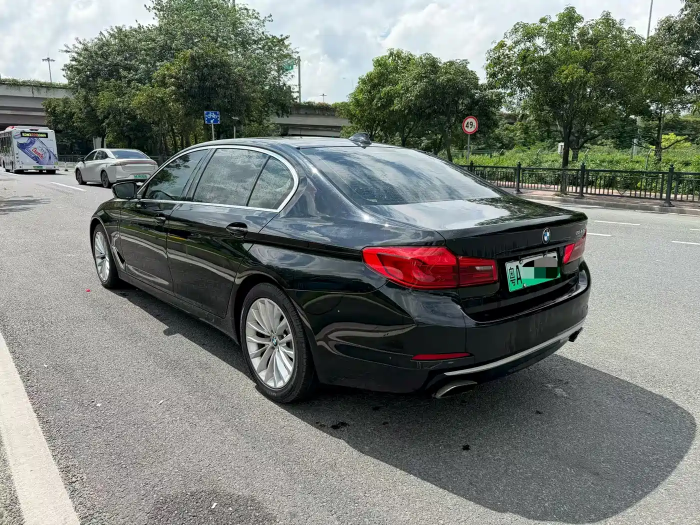 BMW 5 Series New Energy 2020 530Le Luxury Package фото 5